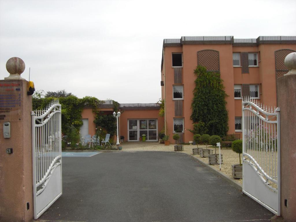 Hotel Au Sans Souci Chinon Bagian luar foto